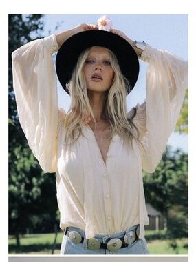 Chasing Unicorns Til Morning Comes Blouse Cream/Gold S